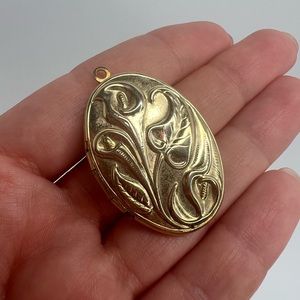 Gold Tone Embossed Flower Locket Pendant Necklace Calla Lily Design